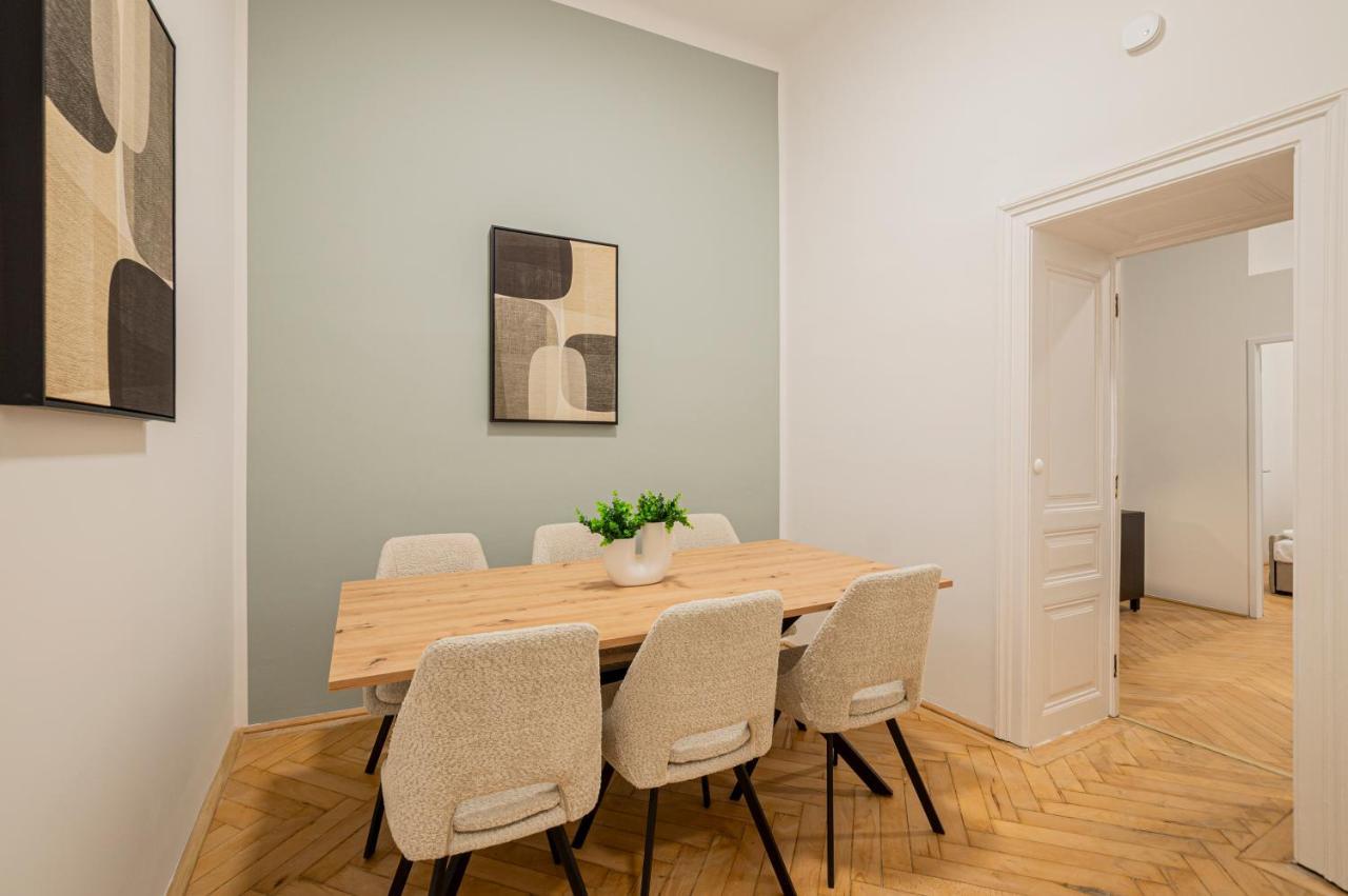 Apartament Charming Perfect For 4-6 Tram, Self-checkin *