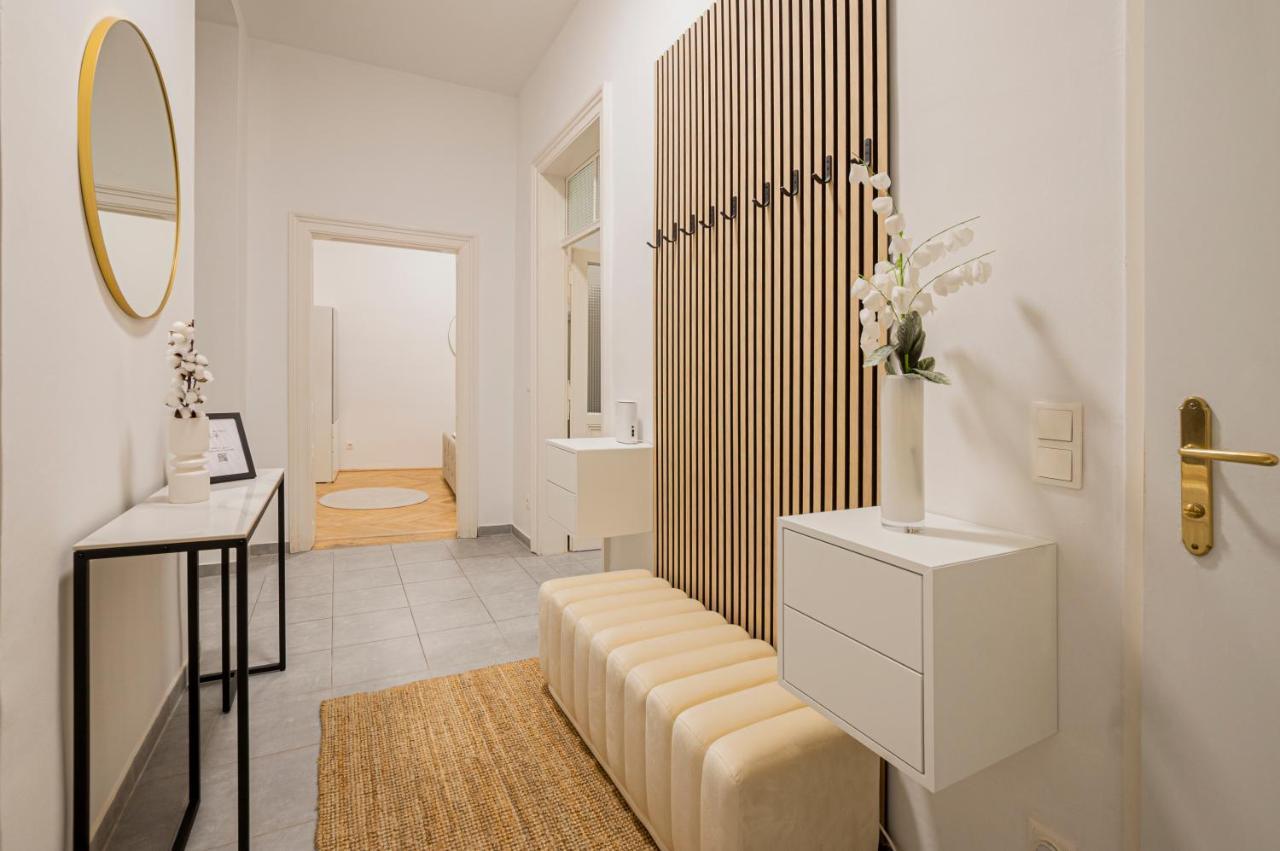 Apartament Charming Perfect For 4-6 Tram, Self-checkin